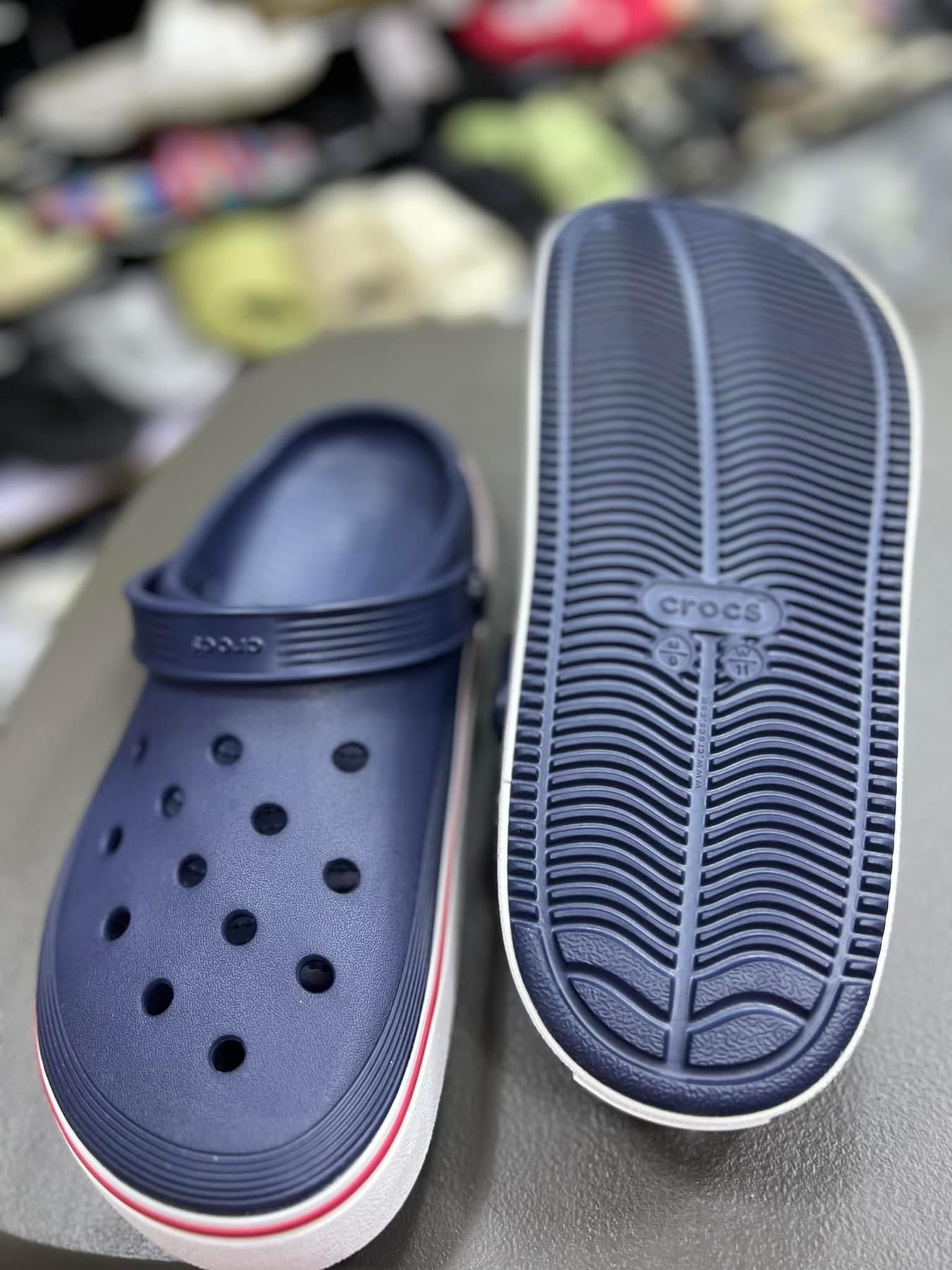 Crocs premium