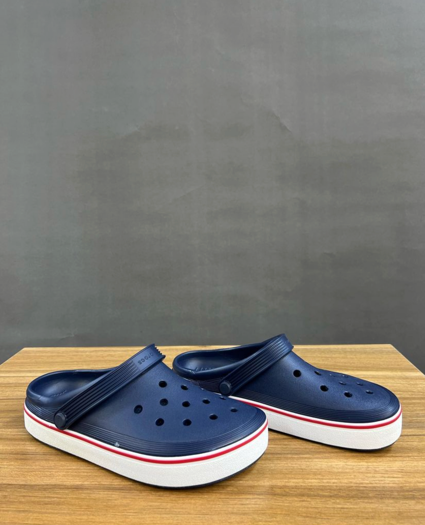 Crocs premium