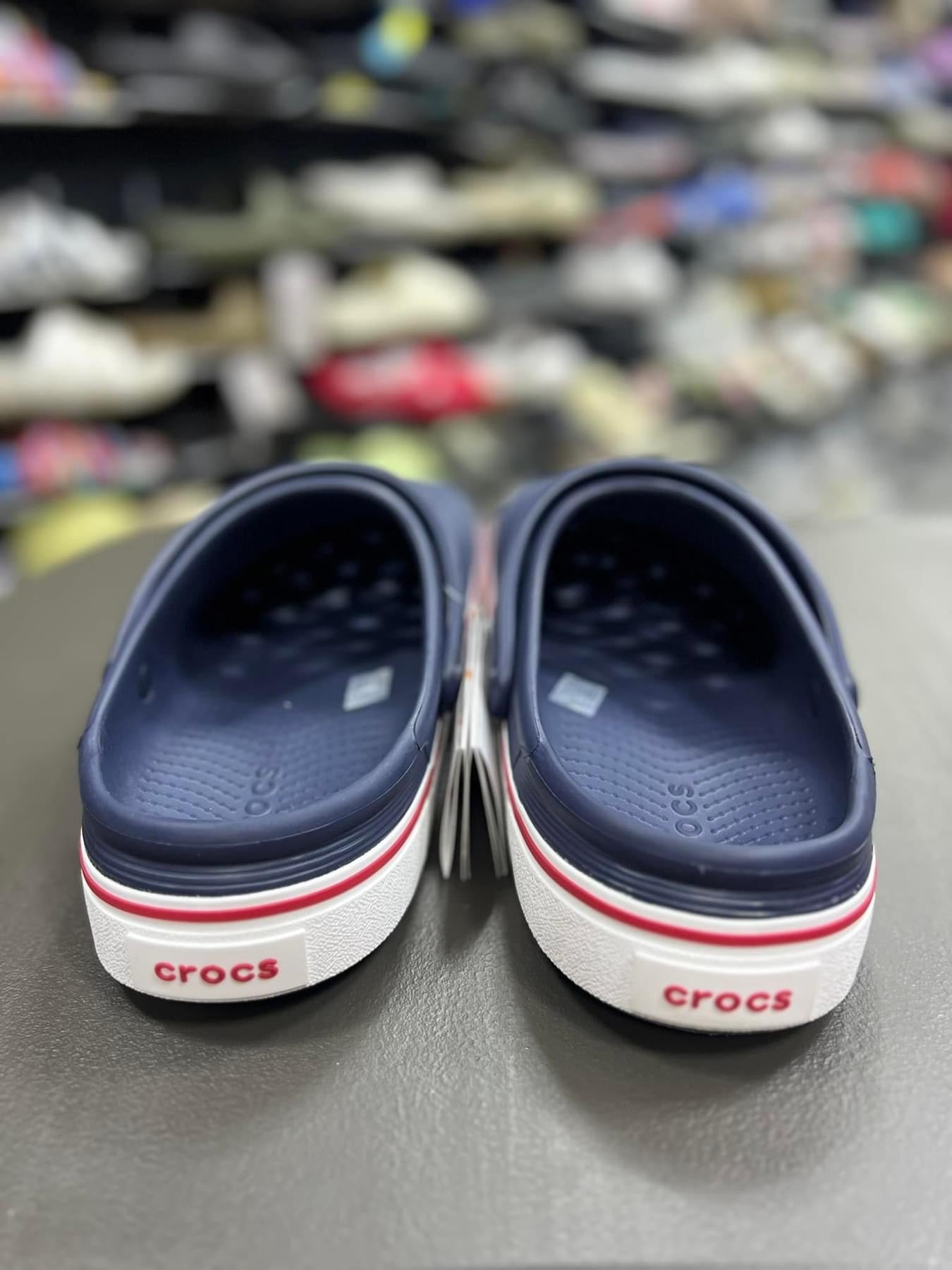 Crocs premium