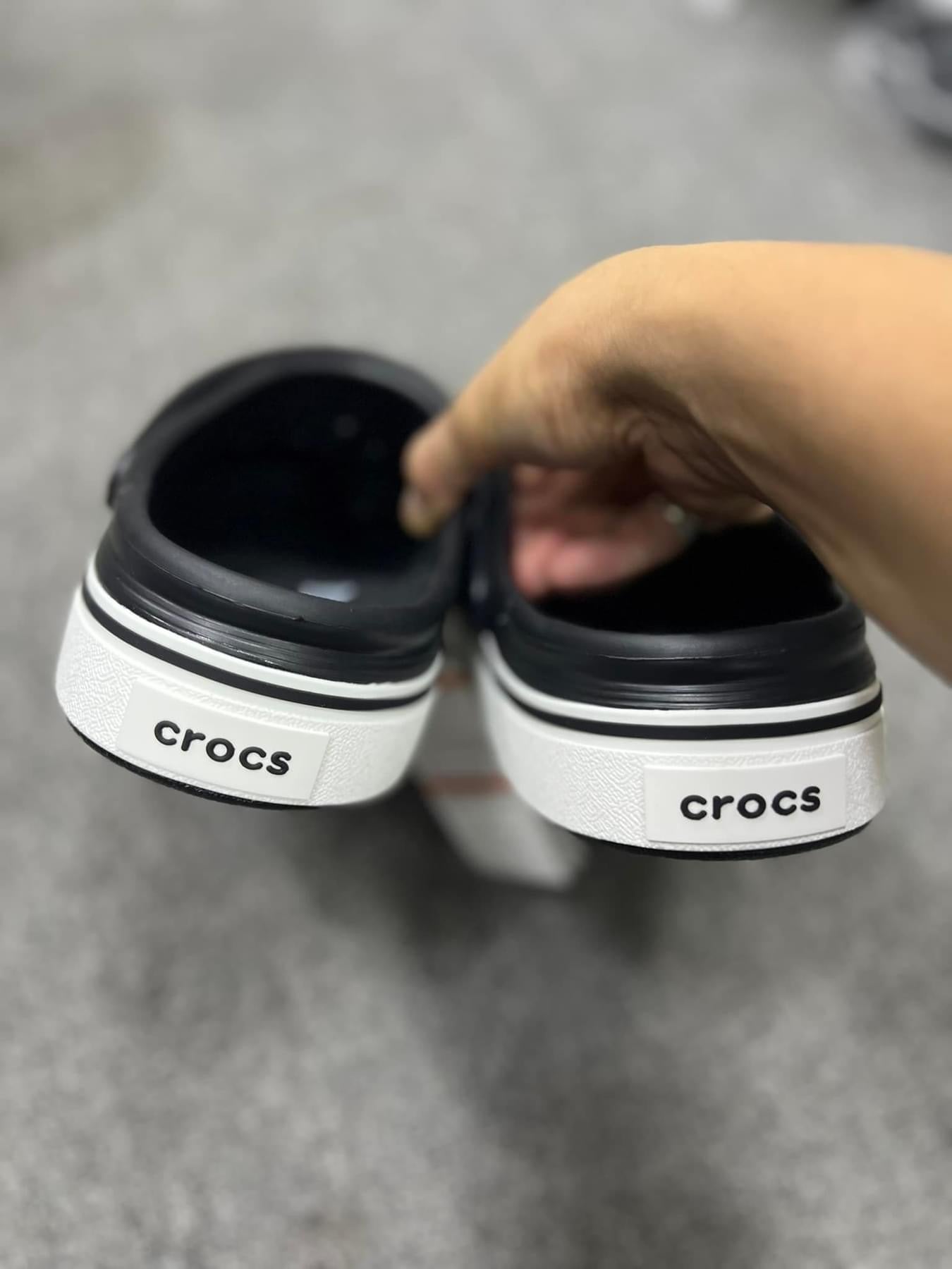 Crocs premium
