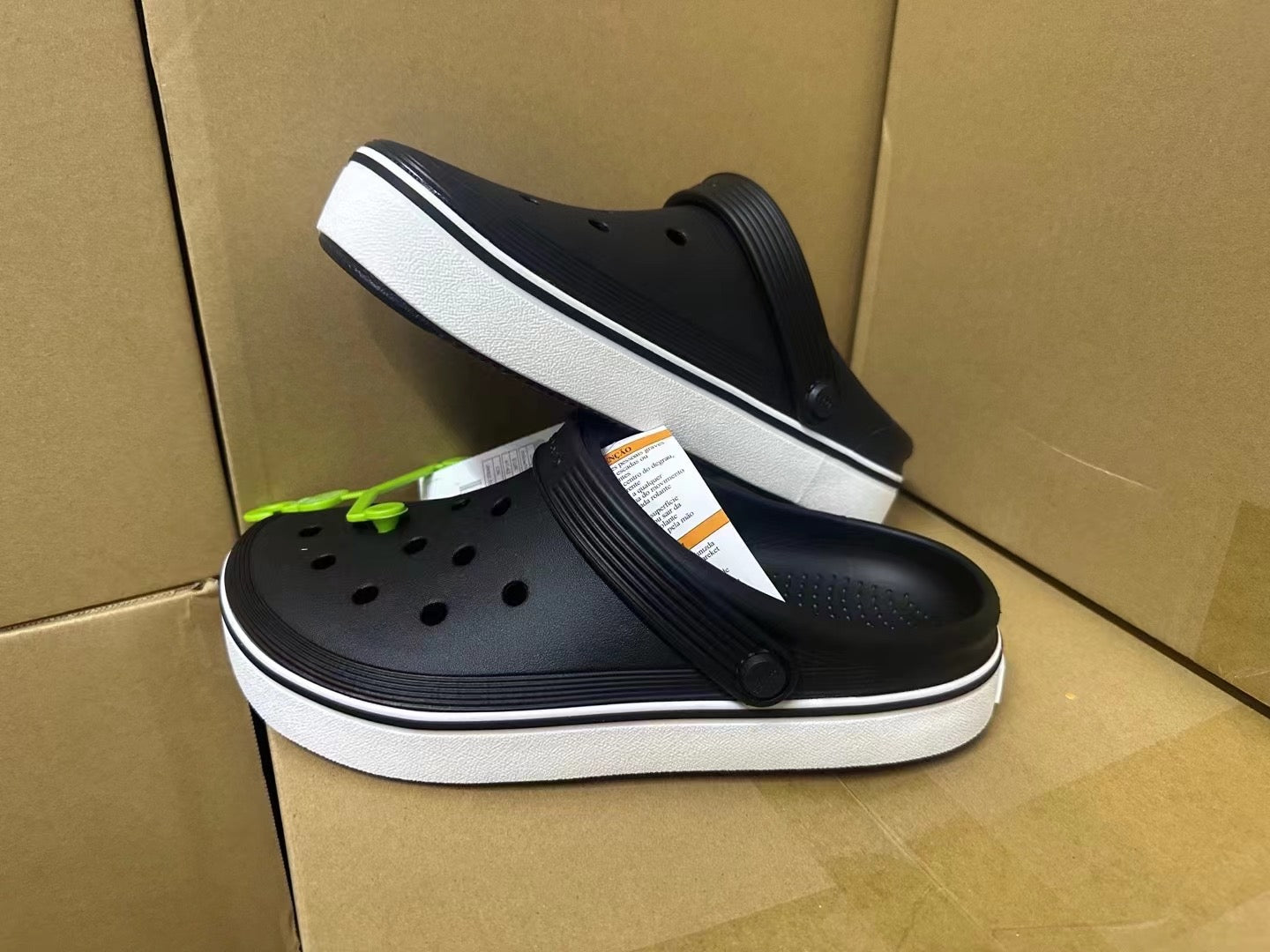Crocs premium