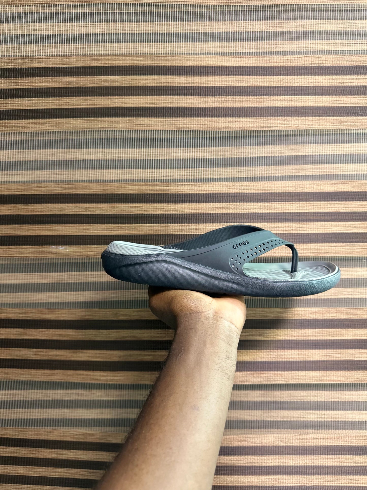 Crocs flip