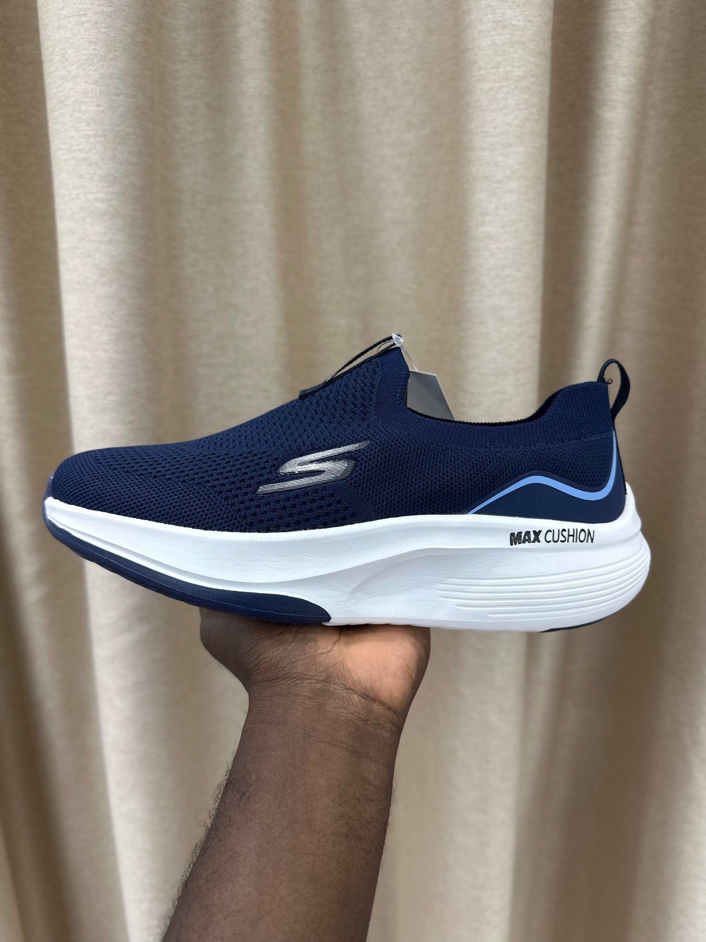 Skechers Max cushion