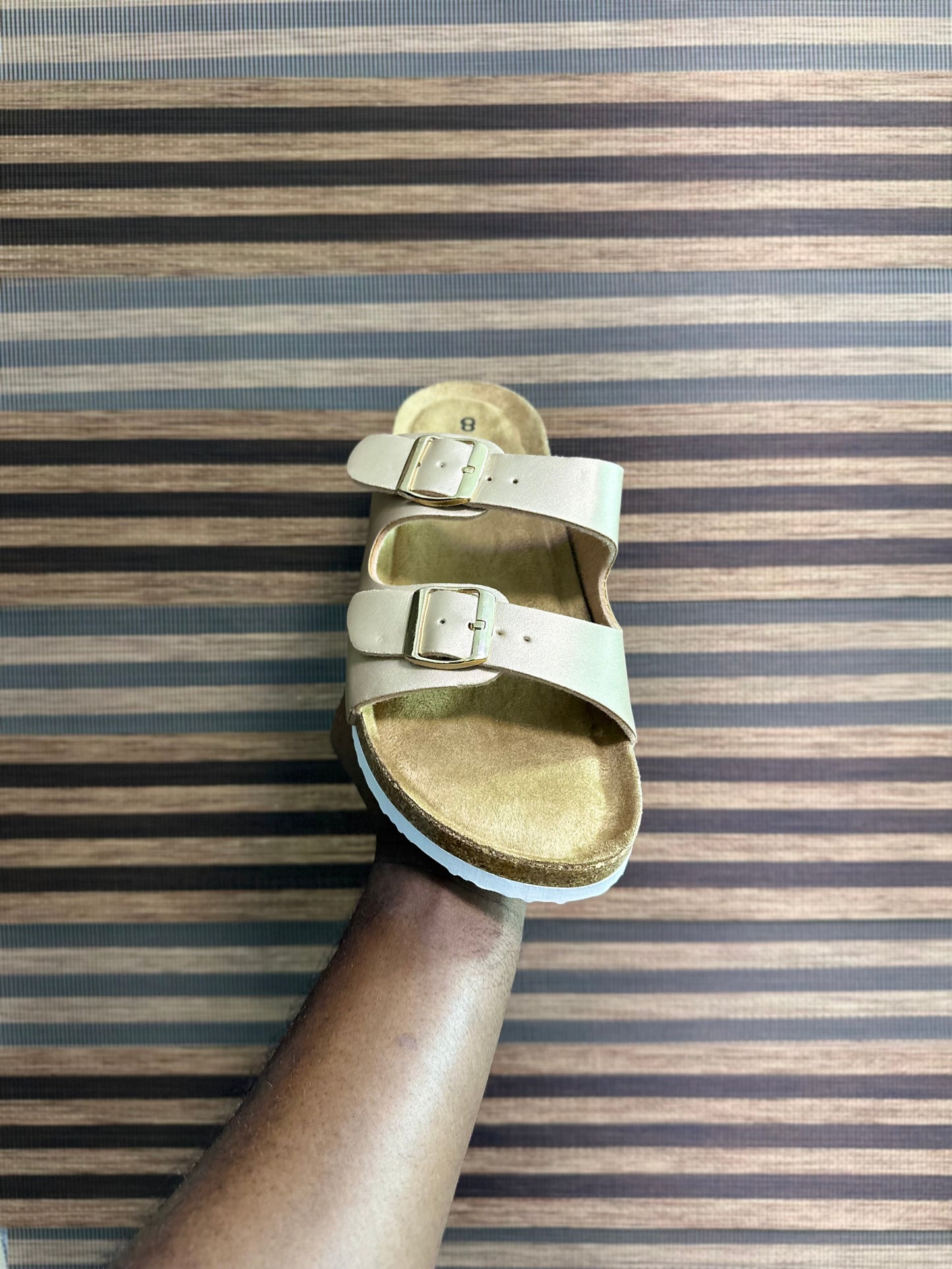 Sandale next