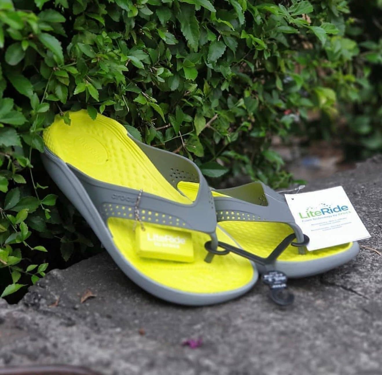 Crocs flip