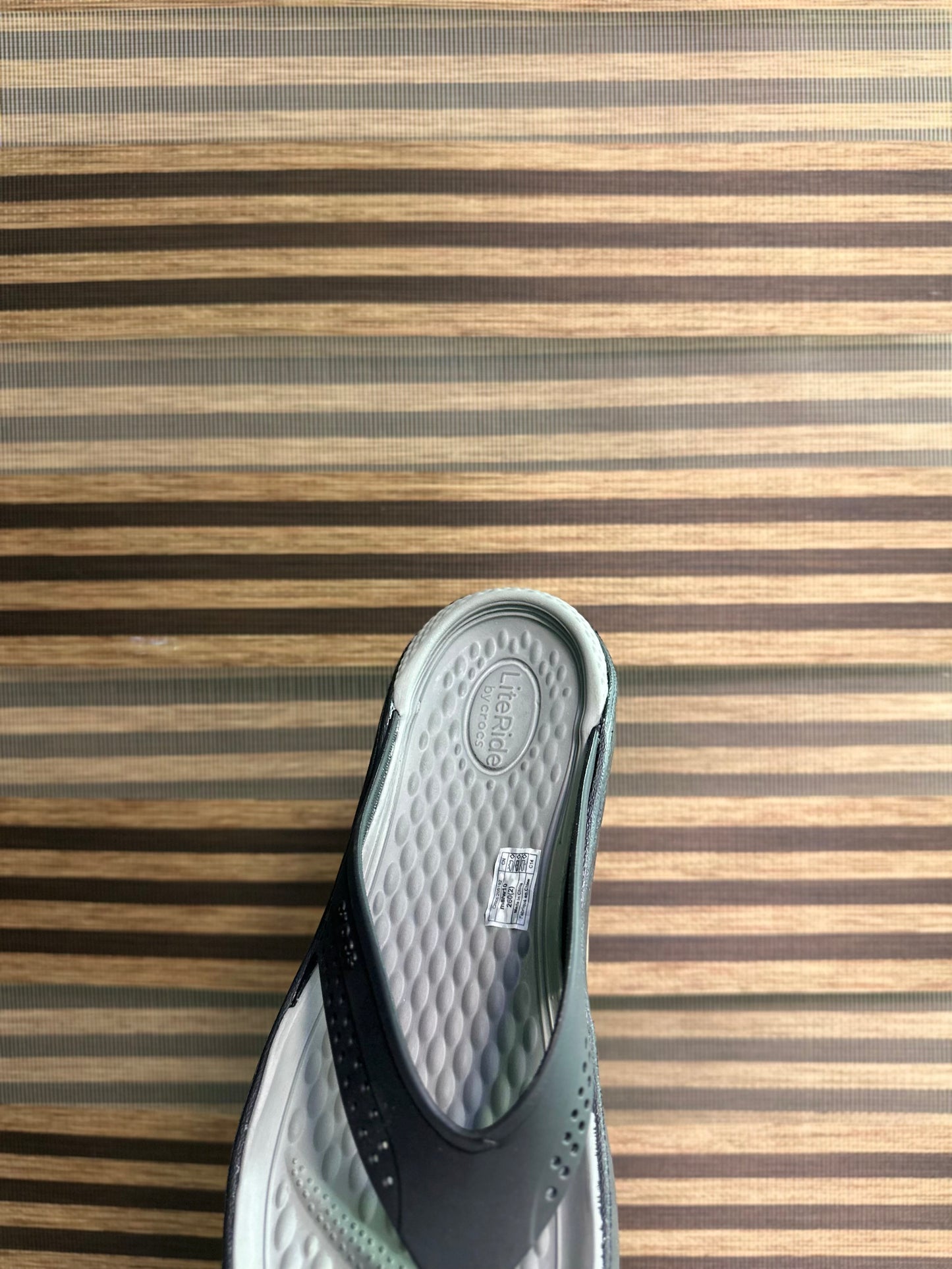 Crocs flip