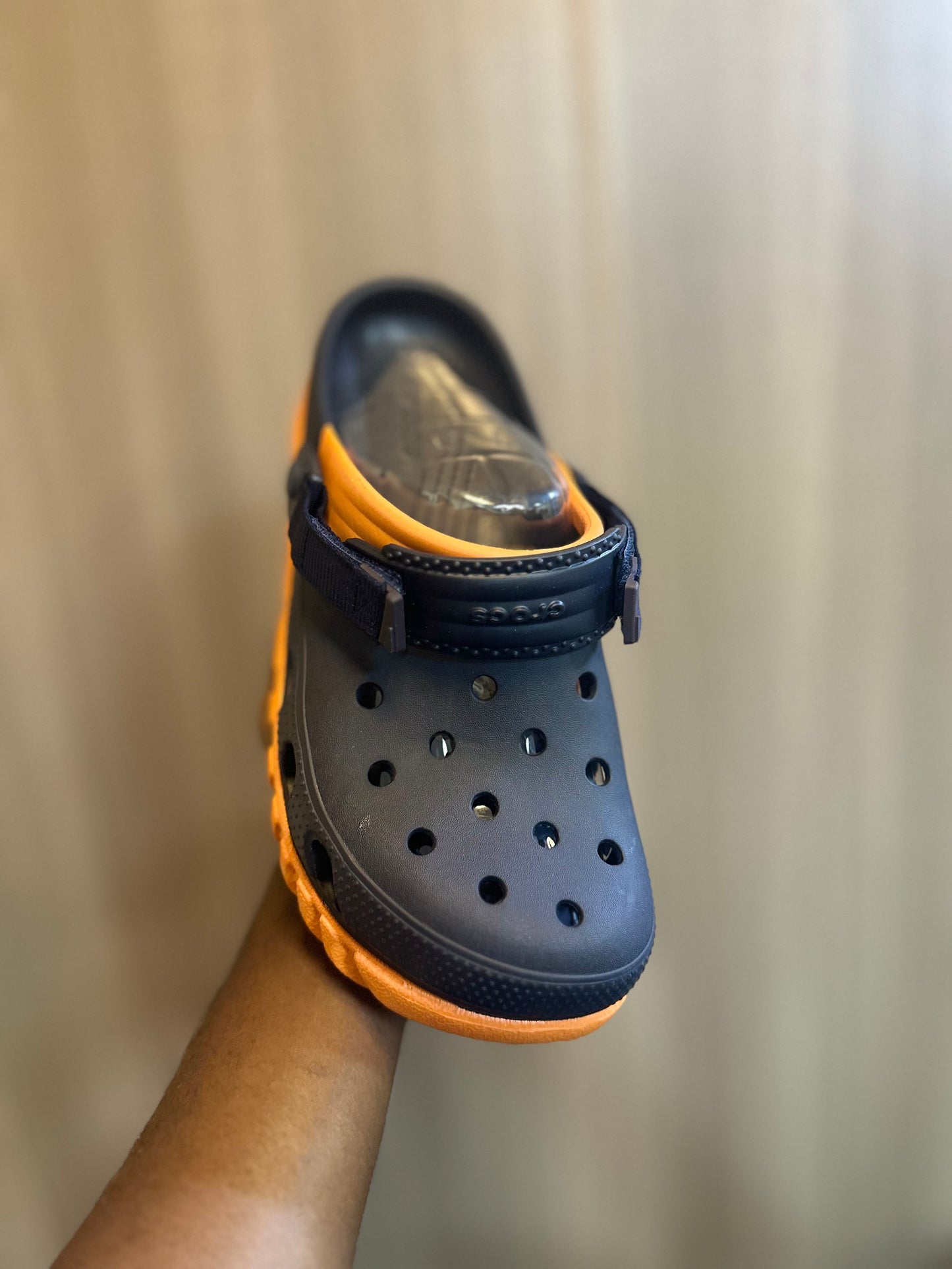 Crocs Confort Max orange bleu