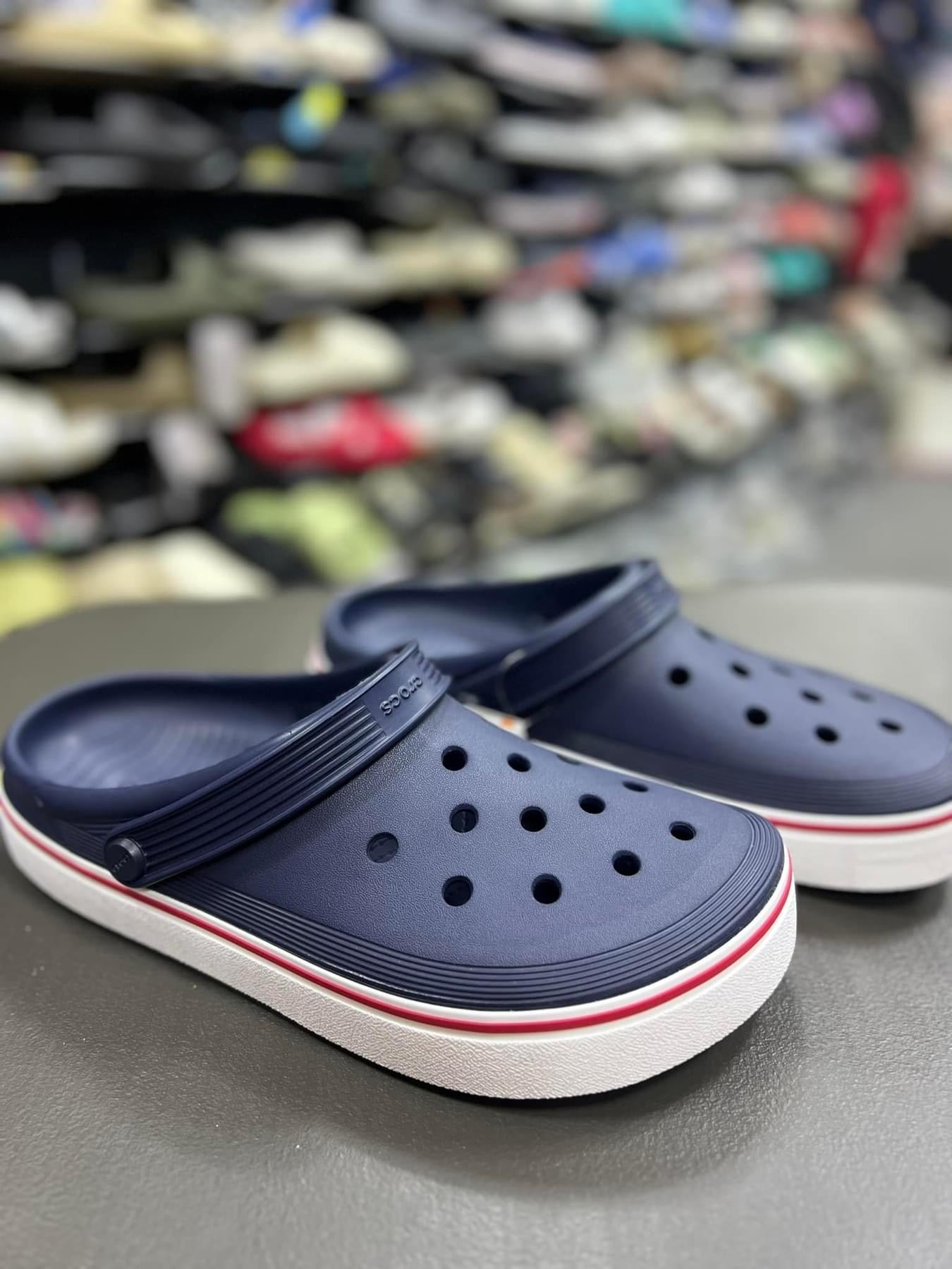 Crocs premium