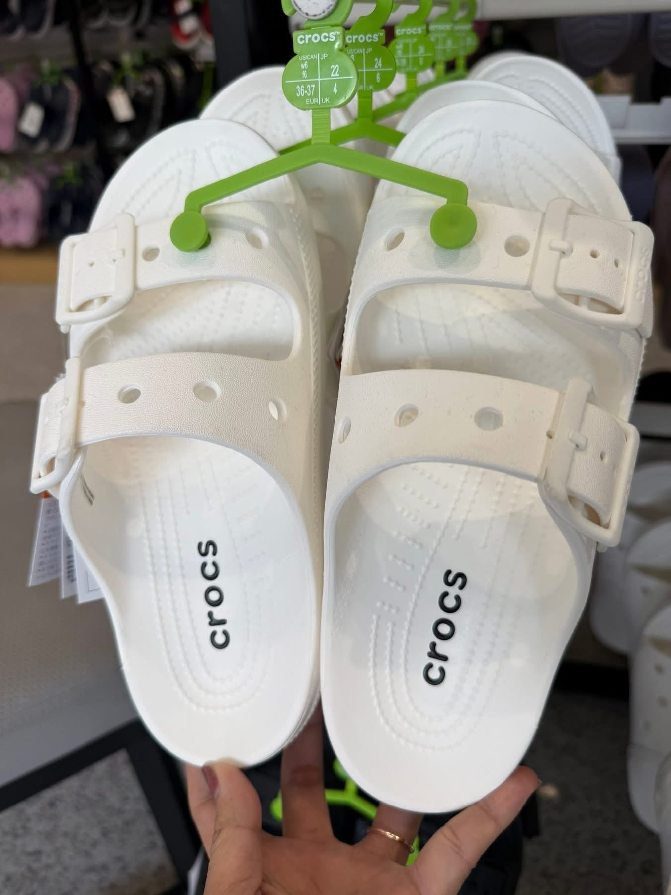 Crocs sature