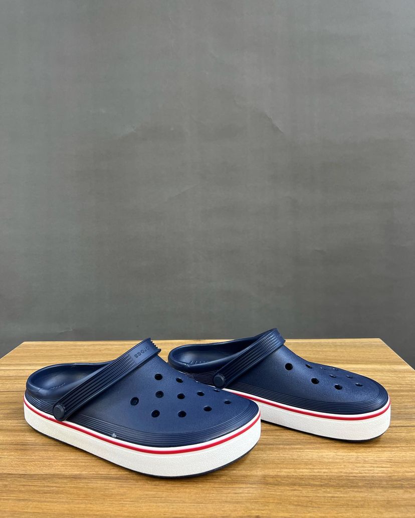 Crocs premium