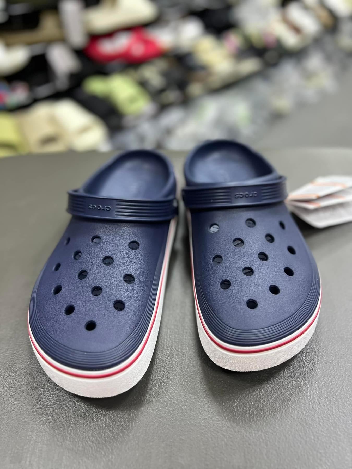 Crocs premium
