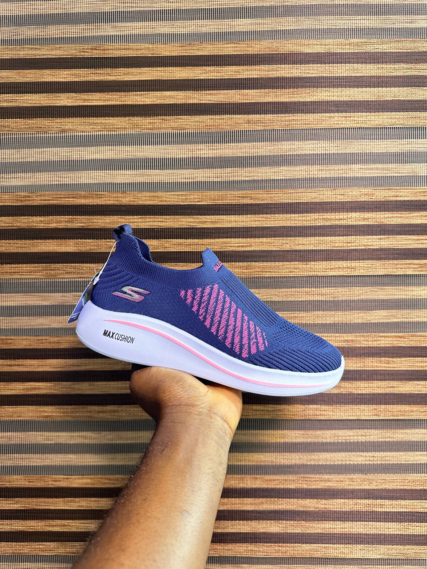 Skechers max cushion