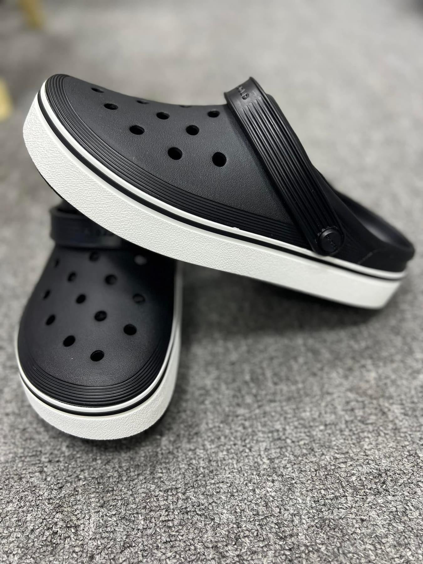 Crocs premium