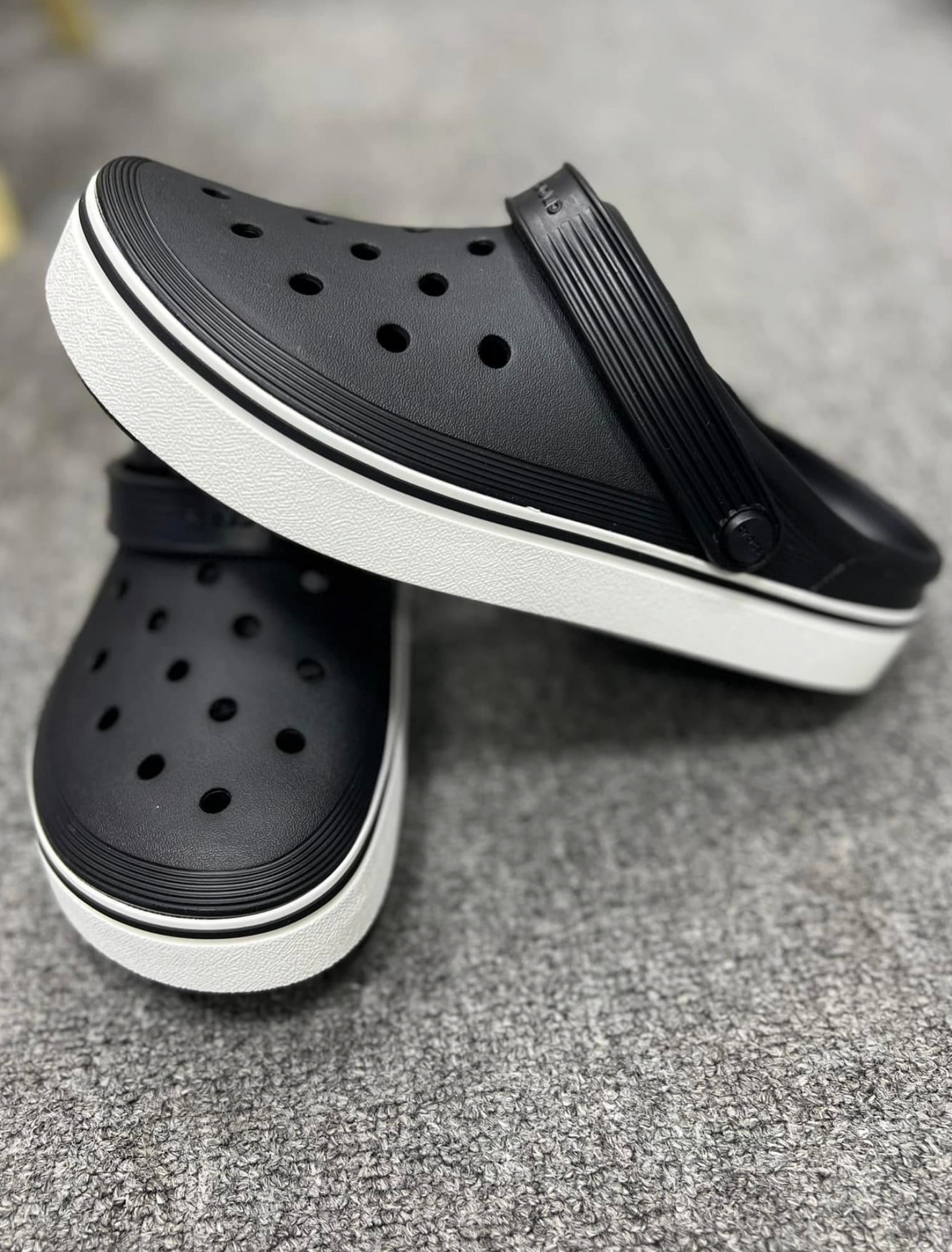 Crocs premium
