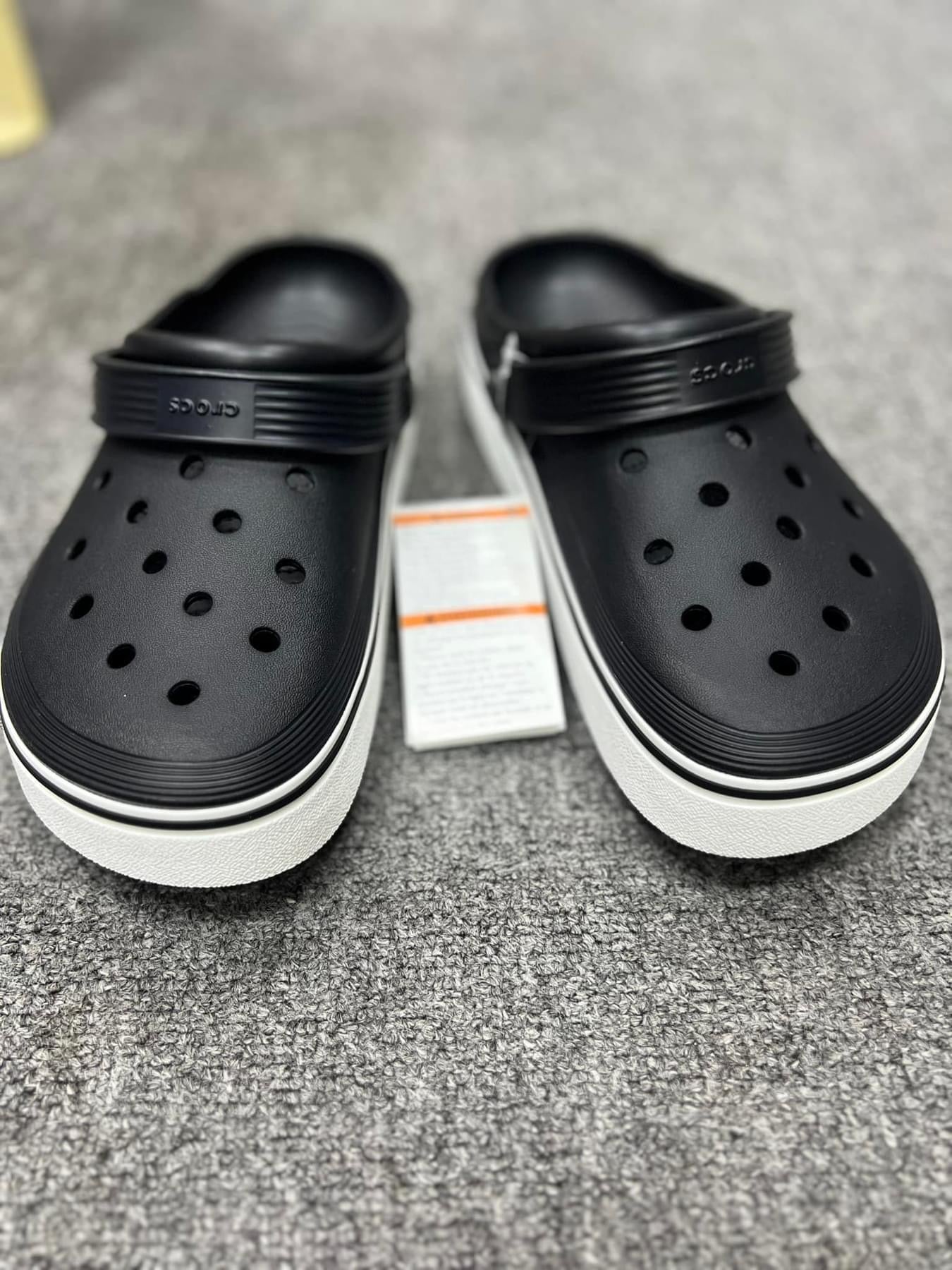 Crocs premium