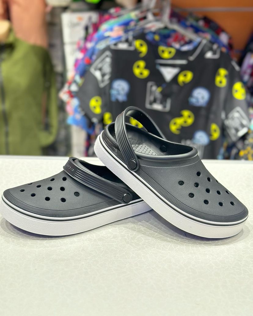 Crocs premium