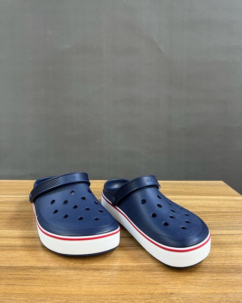 Crocs premium